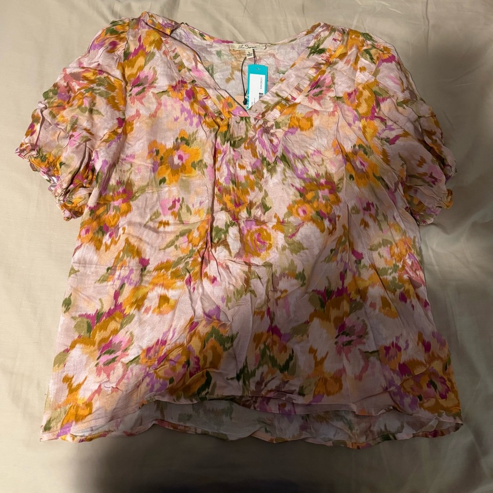 Floral V-Neck Puff Sleeve Top
